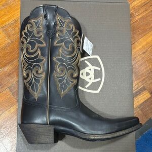Ariat Black and Tan Heeled Boots